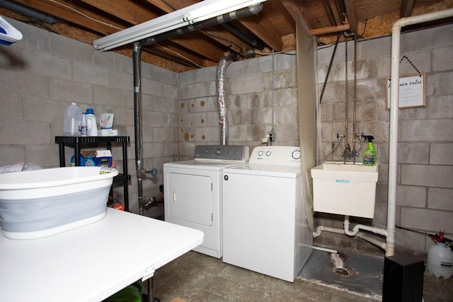 washroom with sink and washer and clothes dryer