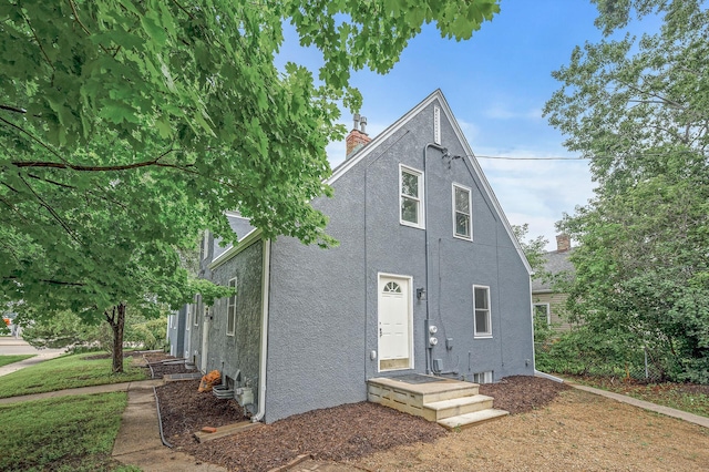 view of front of house featuring a front yard