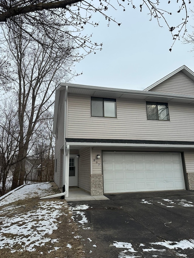 view of front facade featuring a garage