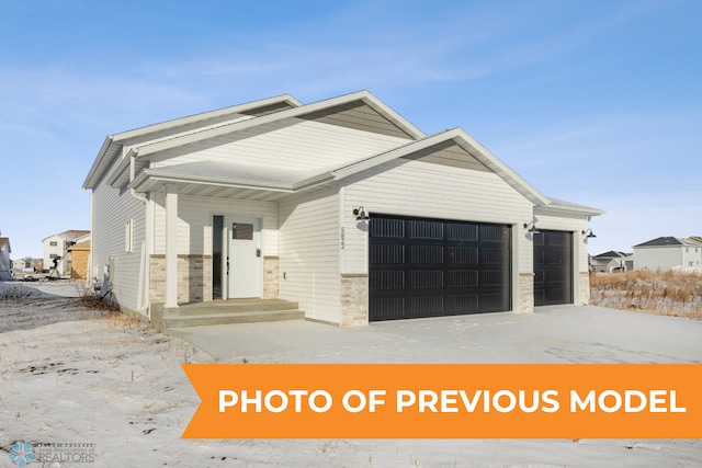 view of front facade featuring a garage