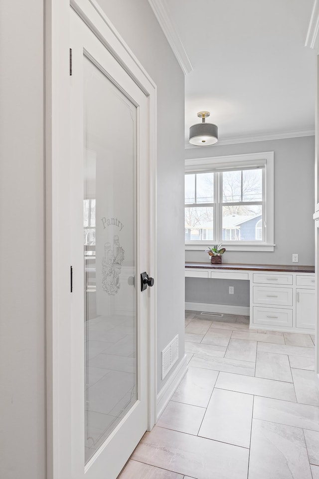 bathroom with ornamental molding