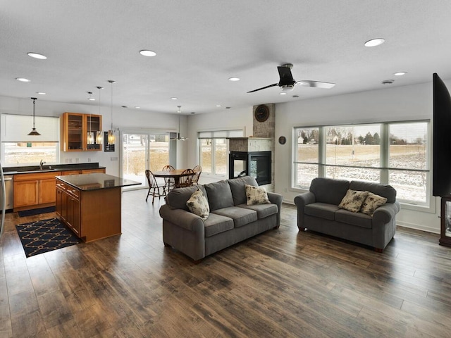 living room with recessed lighting, dark wood-type flooring, and ceiling fan