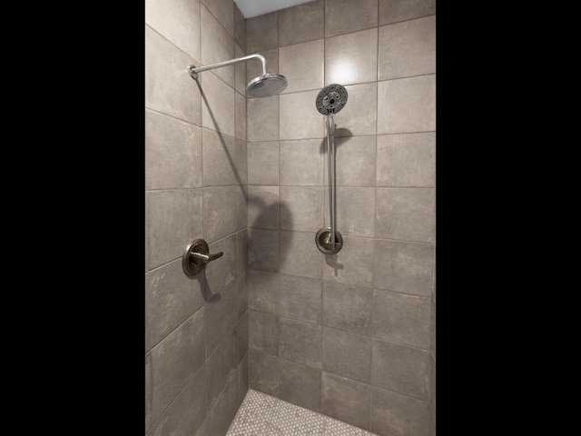 full bath featuring tiled shower