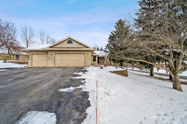 view of front facade featuring a garage