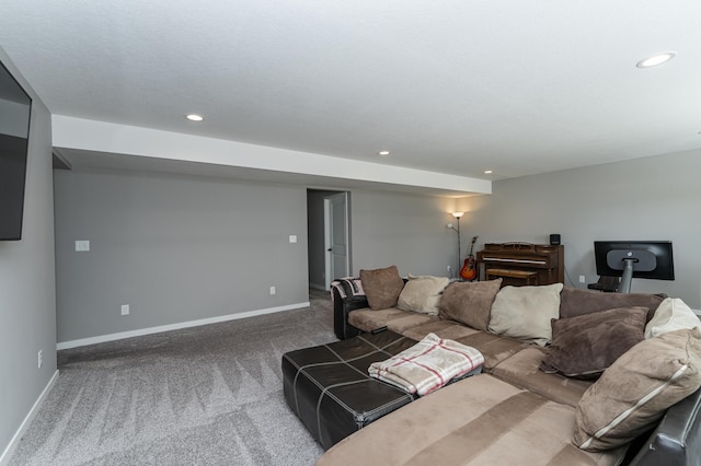 carpeted living room featuring recessed lighting and baseboards