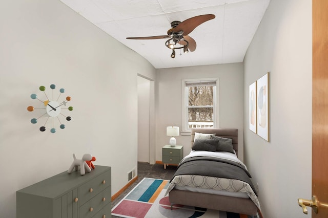 bedroom featuring ceiling fan