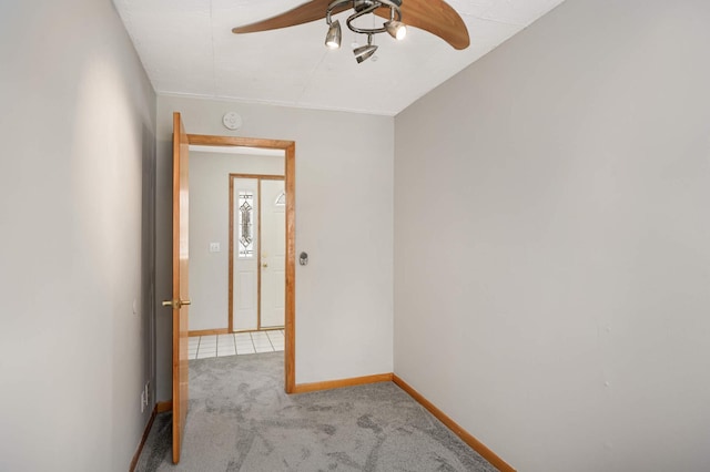 carpeted empty room featuring ceiling fan