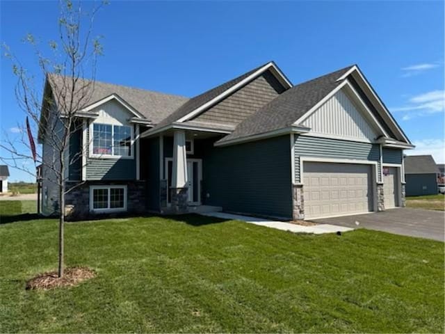 view of front facade featuring a garage and a front lawn