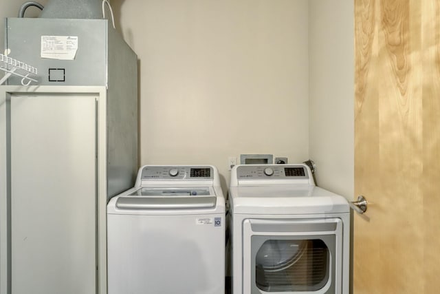 2929 Chicago Ave Unit 1216, Minneapolis, MN 55407 - laundry room featuring washer and dryer