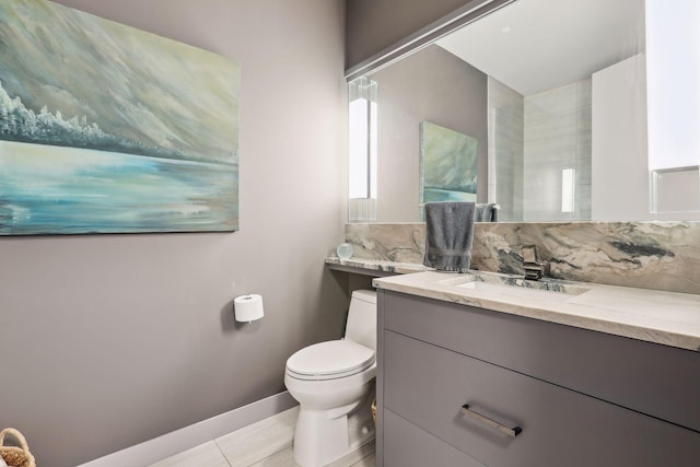201 11th St Unit 1140, Minneapolis, MN 55403 - bathroom with vanity, baseboards, decorative backsplash, and toilet