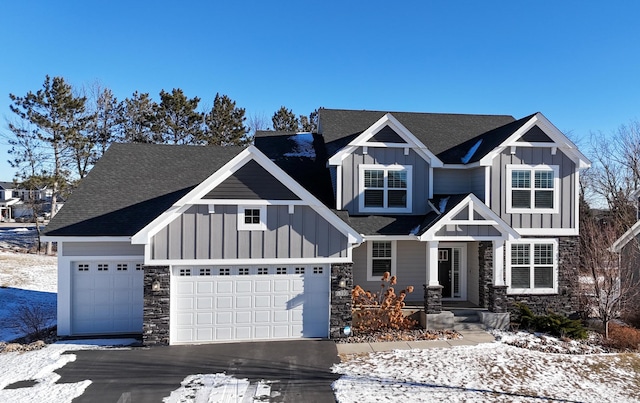 craftsman house featuring a garage