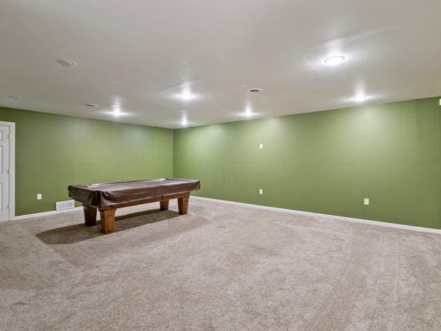 recreation room with carpet, billiards, visible vents, and baseboards