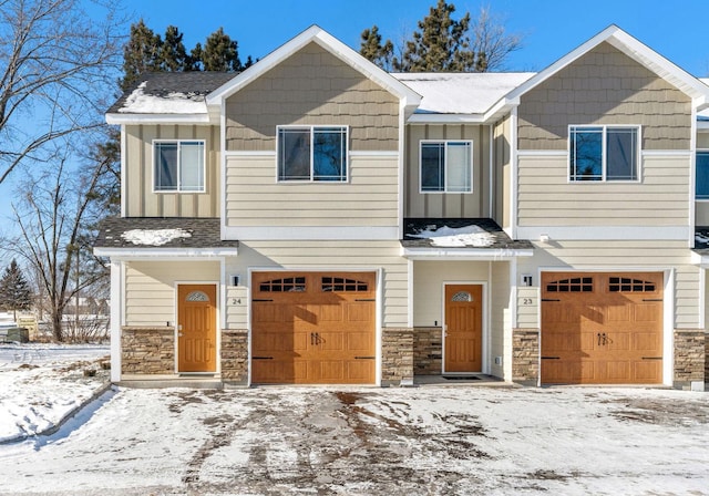 view of front facade featuring a garage