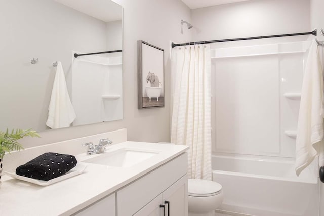 full bath featuring vanity, toilet, and shower / bathtub combination with curtain