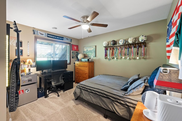 bedroom featuring carpet and a ceiling fan