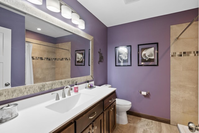 full bathroom featuring visible vents, toilet, vanity, tiled shower, and baseboards