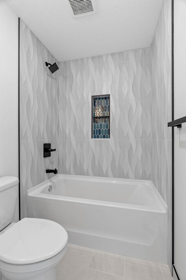 425 8th St Unit 23, New Richmond, WI 54017 - bathroom with toilet, a textured ceiling, and bathtub / shower combination