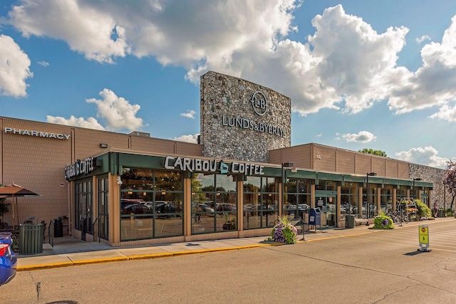 6615 Lake Shore Dr S Unit 403, Richfield, MN 55423 - view of commercial property