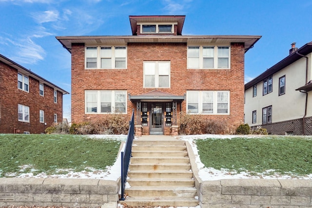 view of front facade featuring a front lawn