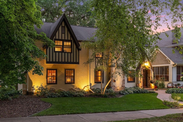 view of front facade featuring stucco siding and a front lawn