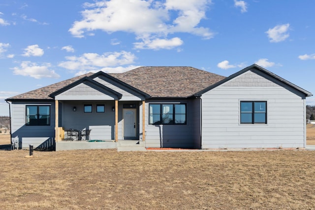 view of front of home featuring a front yard