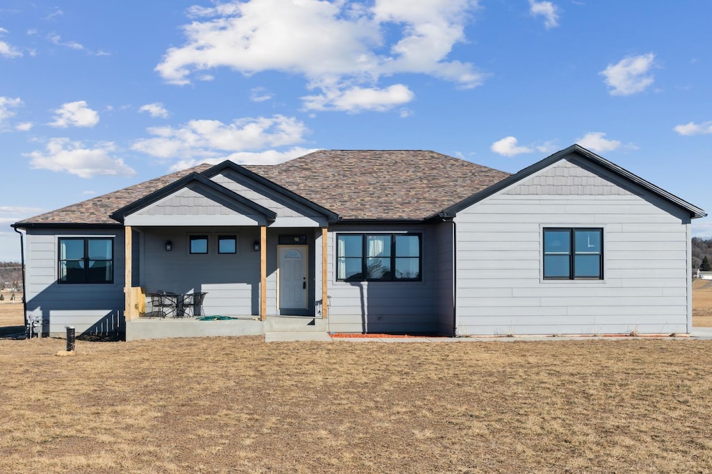 view of front of house with a front yard