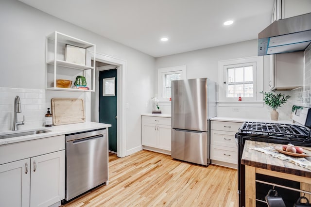 4415 Snelling Ave, Minneapolis, MN 55406 - kitchen featuring stainless steel appliances, exhaust hood, backsplash, light countertops, and recessed lighting