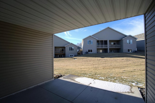 view of yard featuring a patio