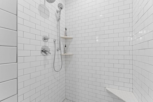 bathroom featuring tiled shower