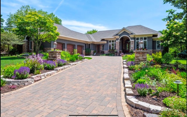 view of front of property featuring a garage