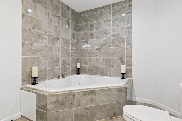 1524 Mulberry St, Taylors Falls, MN 55084 - full bathroom featuring toilet, a bath, and baseboards