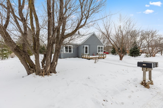 view of yard layered in snow