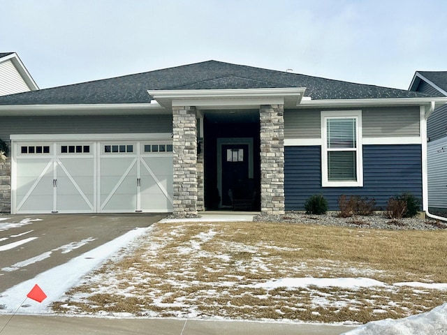 view of front of house featuring a garage