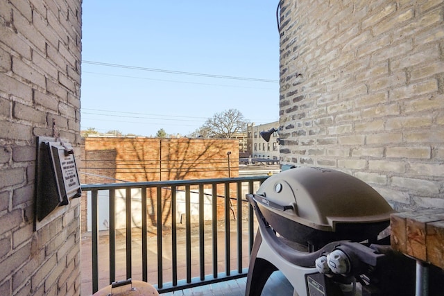 balcony featuring a grill