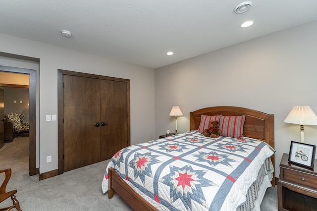 bedroom featuring light carpet, a closet, recessed lighting, and baseboards