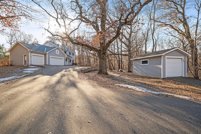 view of front of property featuring an outbuilding