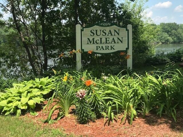 community sign featuring a water view