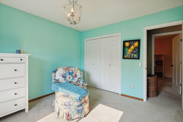 sitting room featuring light carpet and a notable chandelier