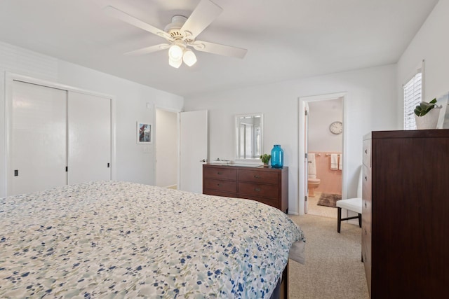 carpeted bedroom featuring ceiling fan, connected bathroom, and a closet