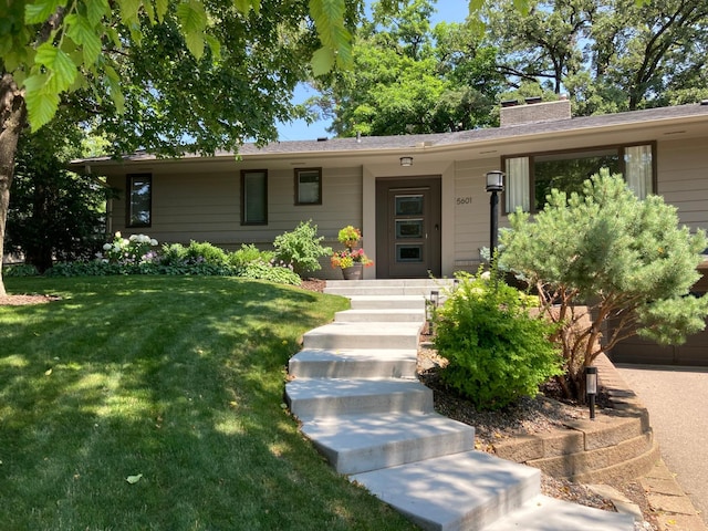 ranch-style house with a front yard