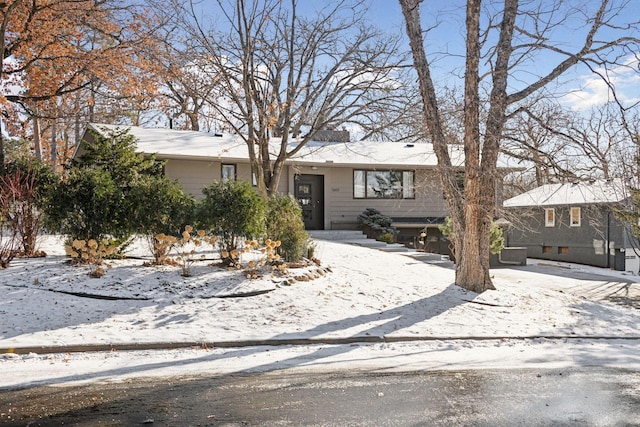 view of front of home with driveway