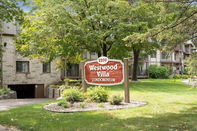 community / neighborhood sign with a lawn