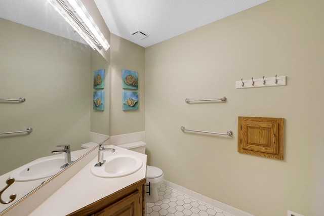 5639 Park Place Dr, Shoreview, MN 55126 - half bathroom featuring toilet and vanity