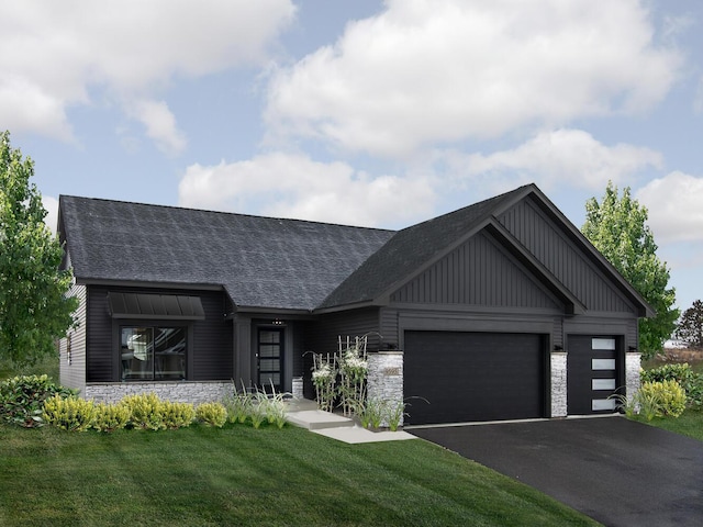 view of front facade featuring a garage and a front yard