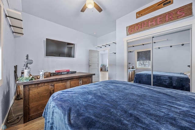 bedroom featuring light hardwood / wood-style floors and ceiling fan