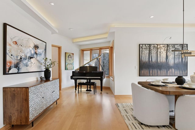 living area featuring recessed lighting, wood finished floors, and baseboards