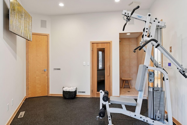 workout room featuring baseboards, visible vents, and recessed lighting