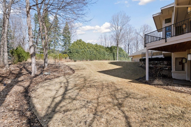 view of yard with a balcony