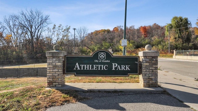 1691 Oak Creek Ct, Chaska, MN 55318 - community / neighborhood sign featuring fence