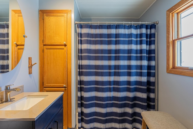 full bath featuring a shower with curtain and vanity